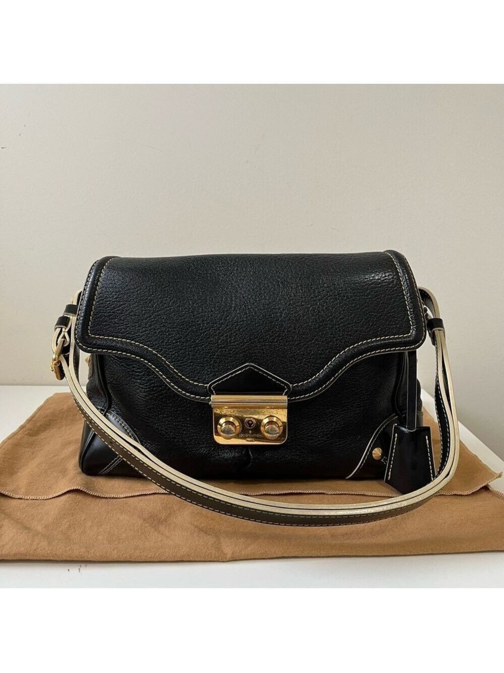 Authentic Louis Vuitton Suhali L’Essentiel PM Bag - Picture 2 of 16